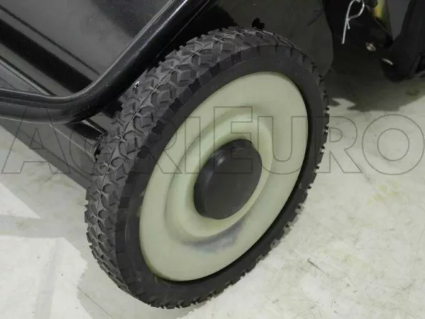 Geotech - Spazzolatrice trainata da 97 cm - Spazzola raccoglitrice per trattorino rasaerba - immagine 9
