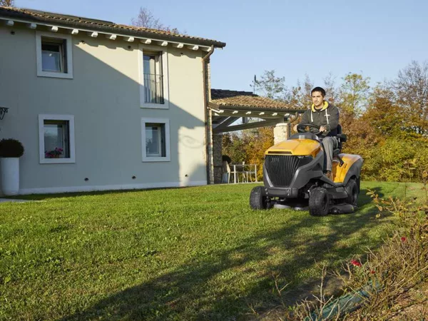 Stiga Estate 7122 W - Trattorino tagliaerba a scoppio - Motore ST 700