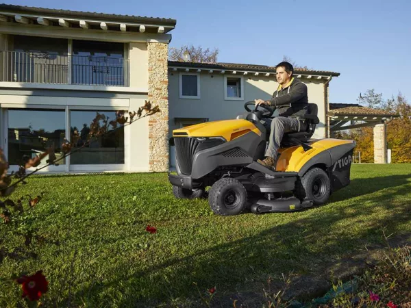 Stiga Estate 7122 W - Trattorino tagliaerba a scoppio - Motore ST 700 - immagine 2