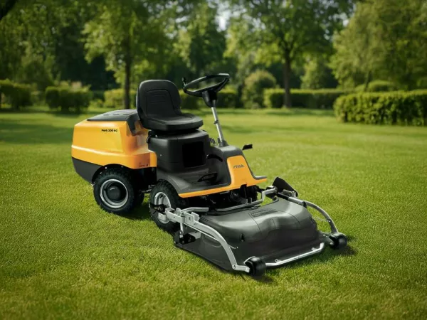 Stiga Park 300 RC - Trattorino con taglio frontale con cambio idrostatico - Front Mower