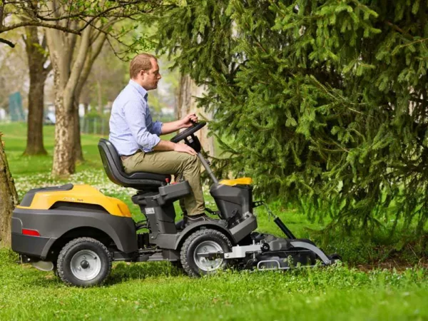 Stiga Park 500 W - Trattorino con taglio frontale con cambio idrostatico - Front Mower - immagine 9