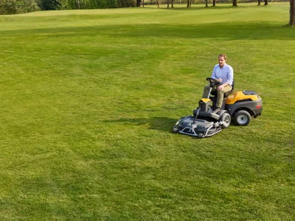 Stiga Park 500 W - Trattorino con taglio frontale con cambio idrostatico - Front Mower - immagine 2