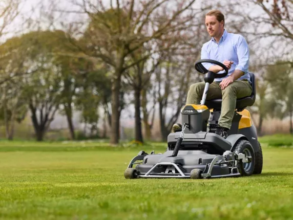 Stiga Park 500 W - Trattorino con taglio frontale con cambio idrostatico - Front Mower - immagine 4