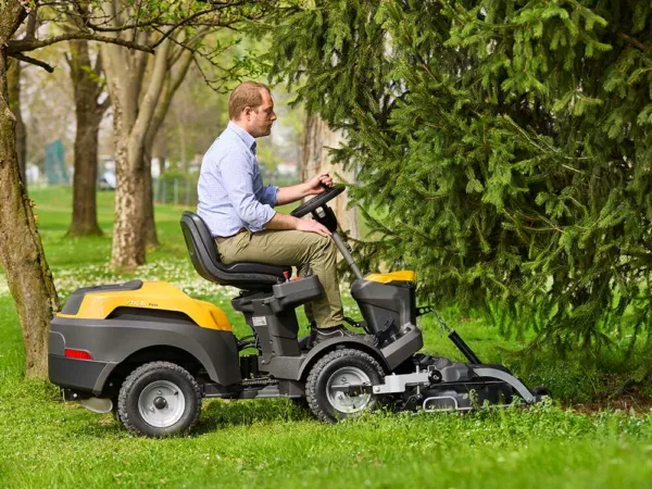 Stiga Park 500 WX - Trattorino con taglio frontale con cambio idrostatico - Front Mower - immagine 9